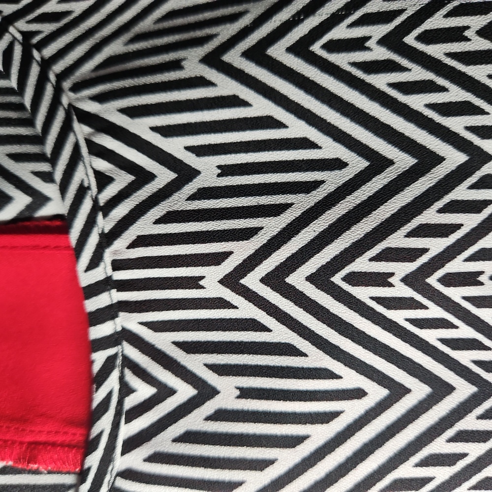 Zac & Rachel Split-Back Tank - Blk/Wht/Red - Size L - Picture 4 of 4
